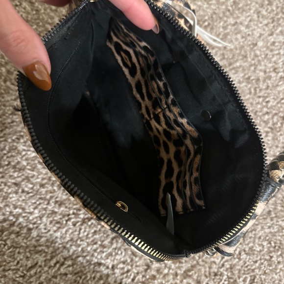 Leopard capacity wristlet - Picture 3 of 3